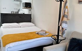 New Cozy Studio Apt. House With Parking. Entire Space